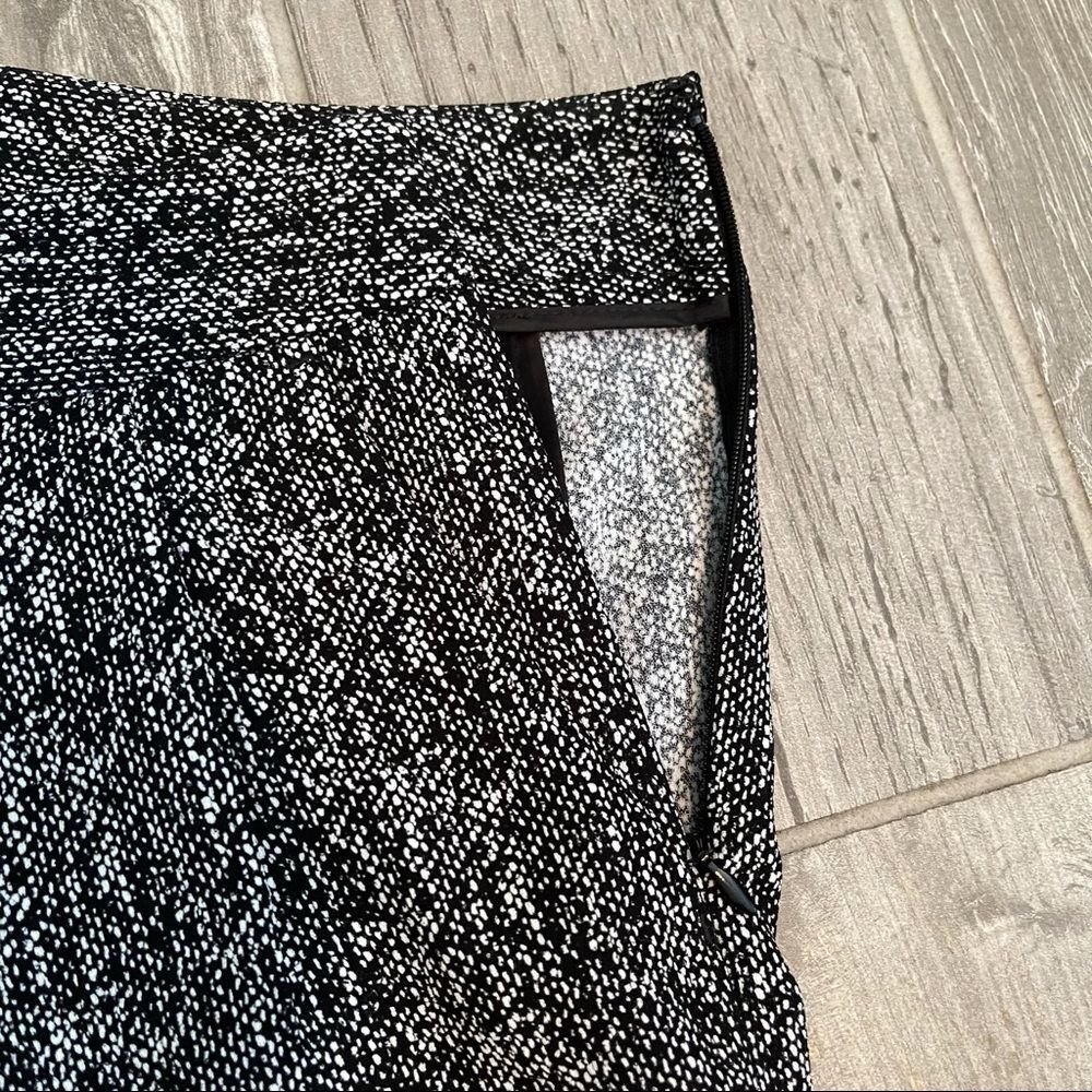 Express Black & White Shorts - Picture 4 of 6